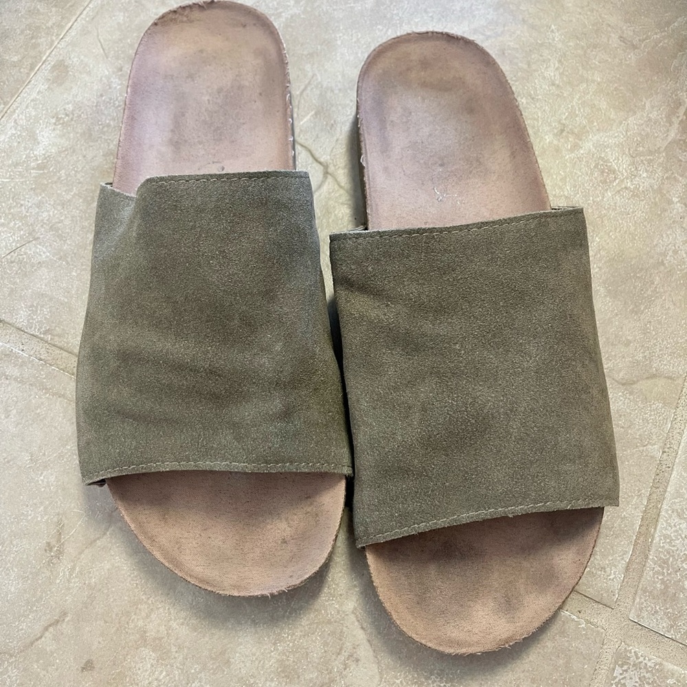 Pretty Splendid suede and cork slides!